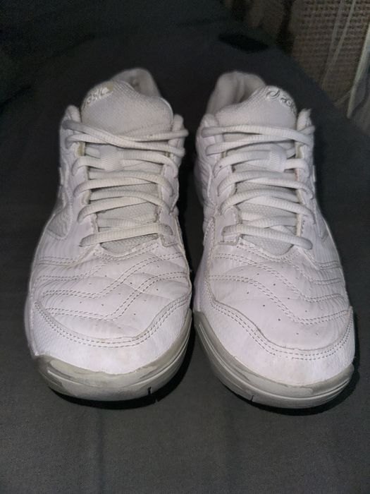 Кросівкв asics оригінал