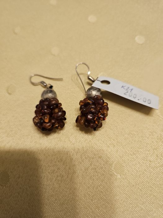 Kolczyki srebrne próba 925 z naturalnymi drobnymi bursztynkami , nowe