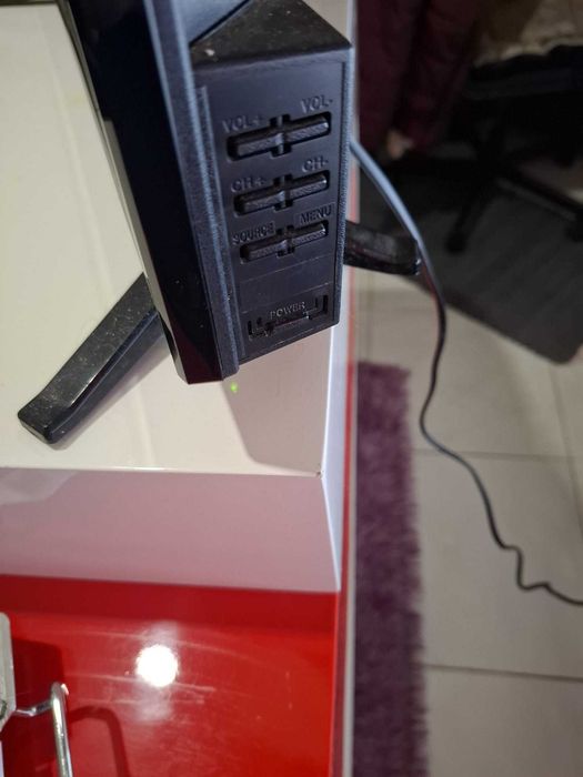 TV LED Qilive 22" (Modelo Q22-967B) – Funcional / Valor Fixo