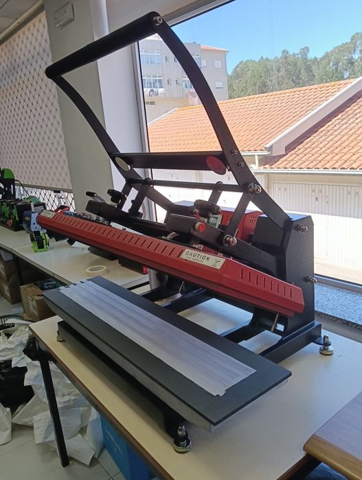 Impressora de sublimação,várias prensas, compressor,  guilhotina  e mesas.