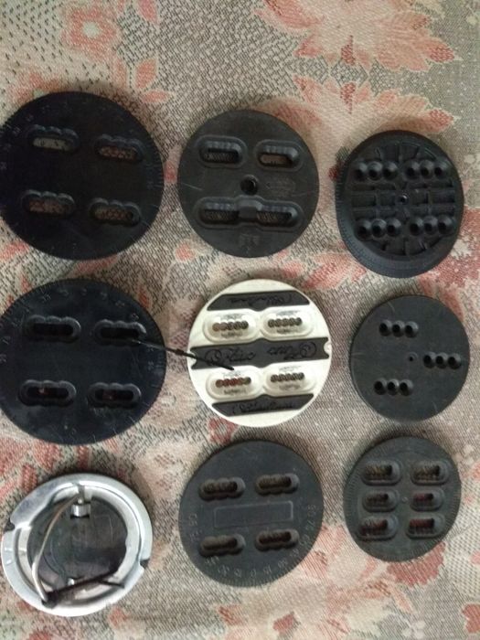 Запчастини до кріплень сноуборду.