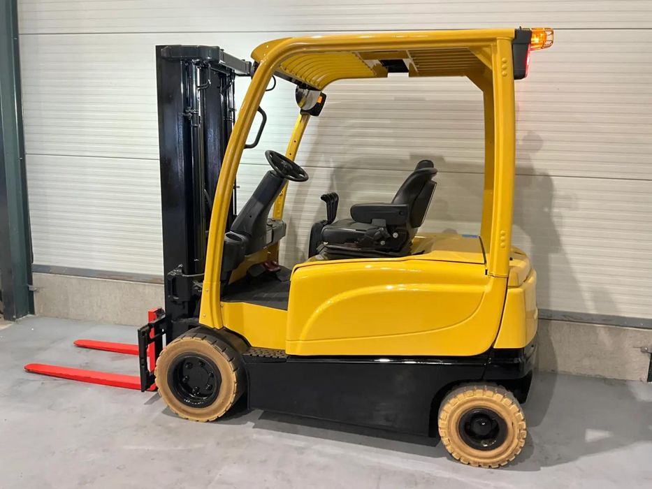 Empilhador Hyster eletrico de 2.5 T.