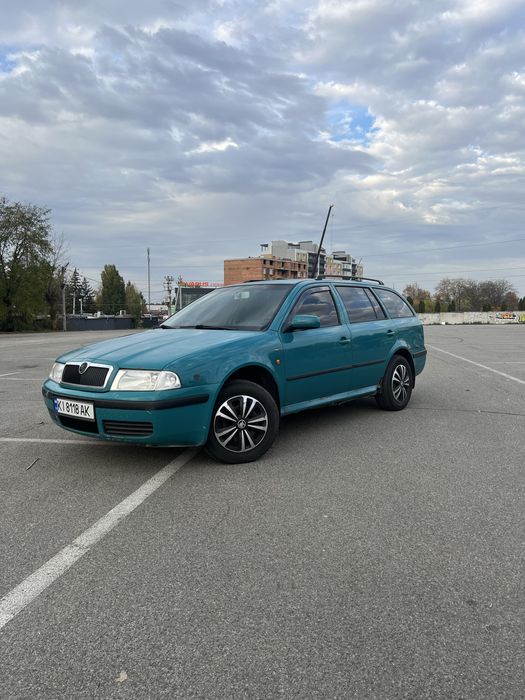 Skoda Octavia 2002р 2.0газ/бенз механіка