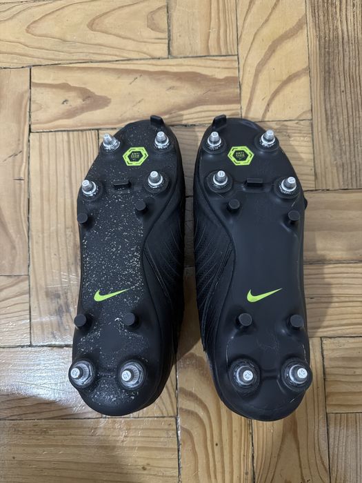 Chuteira Nike Phantom