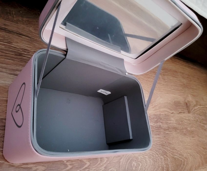 Продам шкатулку для прикрас фірми Mary Kay