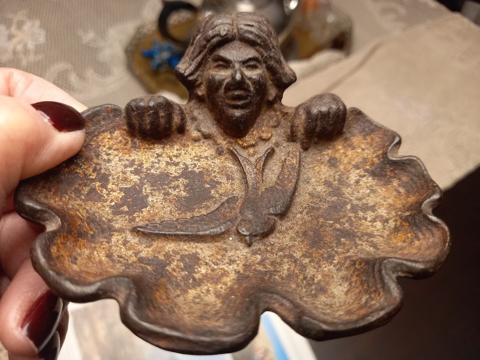 8 Cinzeiros em bronze,  dos anos 60 e anteriores.