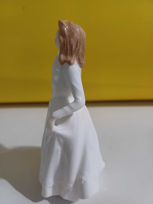 figurka porcelanowa "Joy" - Royal Doulton HN3875