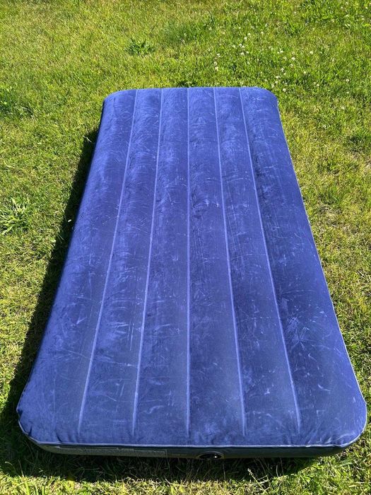 Materac dmuchany intex jednoosobowy welurowy do spania camping  1-osobowy 99 x 191 x 22 cm
