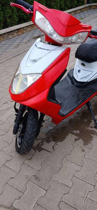 Електро скутер Yadea em215