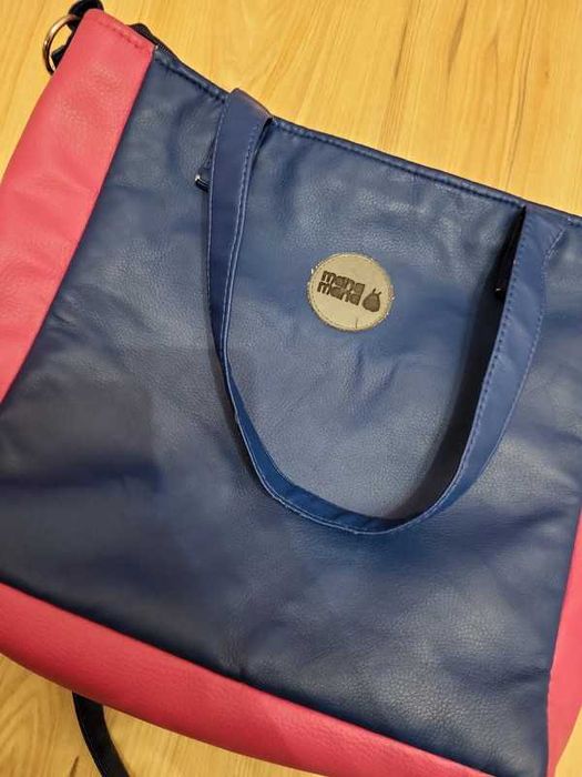 Torebka Mana Mana mieści A4