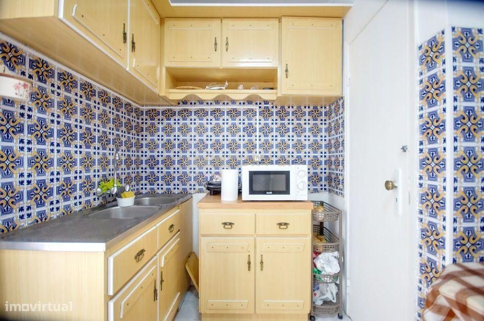 Prédio - Apartamento + Espaço Comercial - Centro Histórico da Nazaré