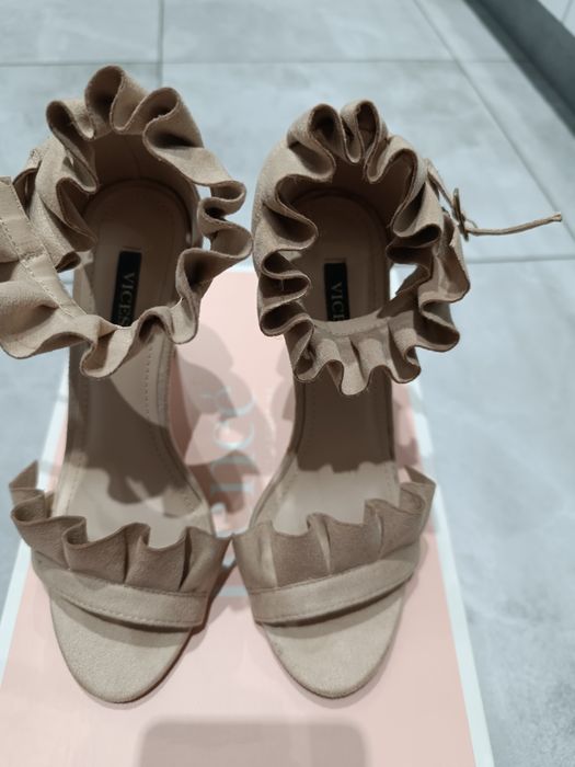 Buty sandały damskie zamszowe beżowe Vices r35
