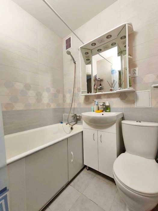 1 кімнатна квартира з ремонтом меблями та технікою. Рокосовського (SP)