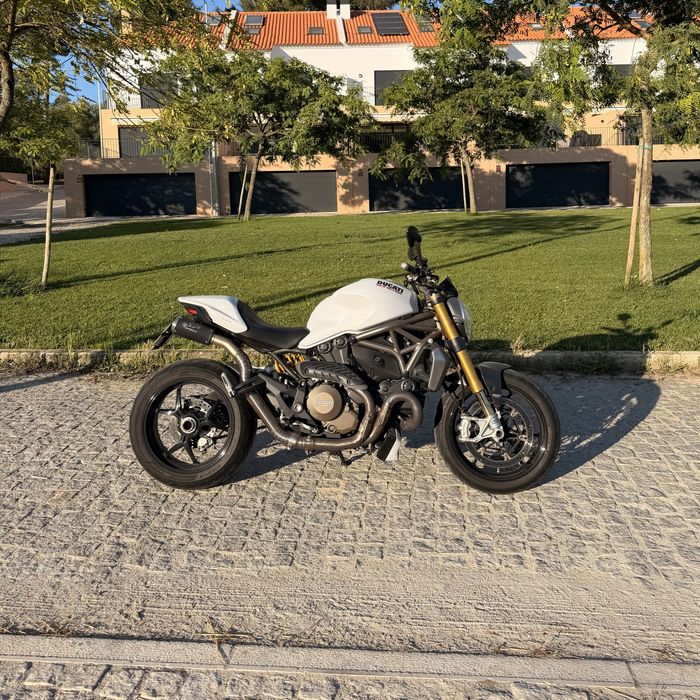 Ducati Monster 1200S