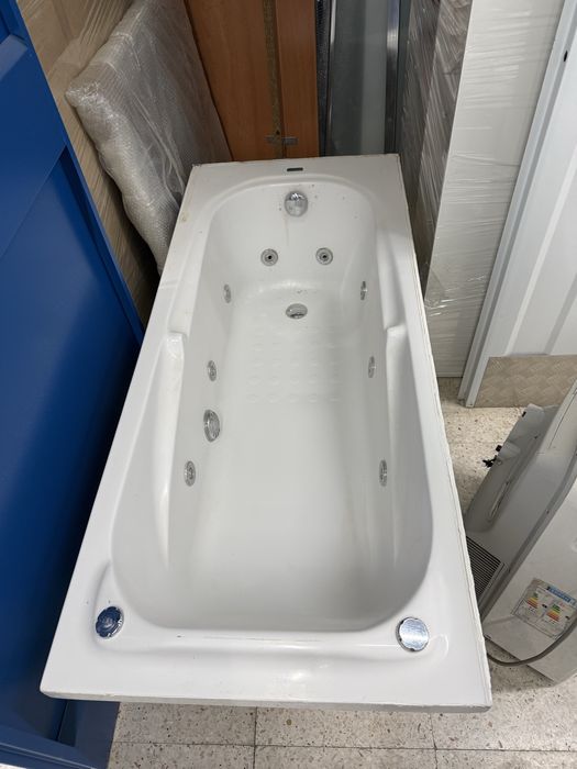Banheira de Hidromassagem com aproximadamente 163x73 cm — Pronta a Levar, Preço para Despachar