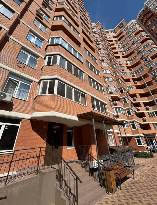 Ликвид!  "Реал Парк" Продам нежилое помещение 90 кв.м. Цоколь с окнами