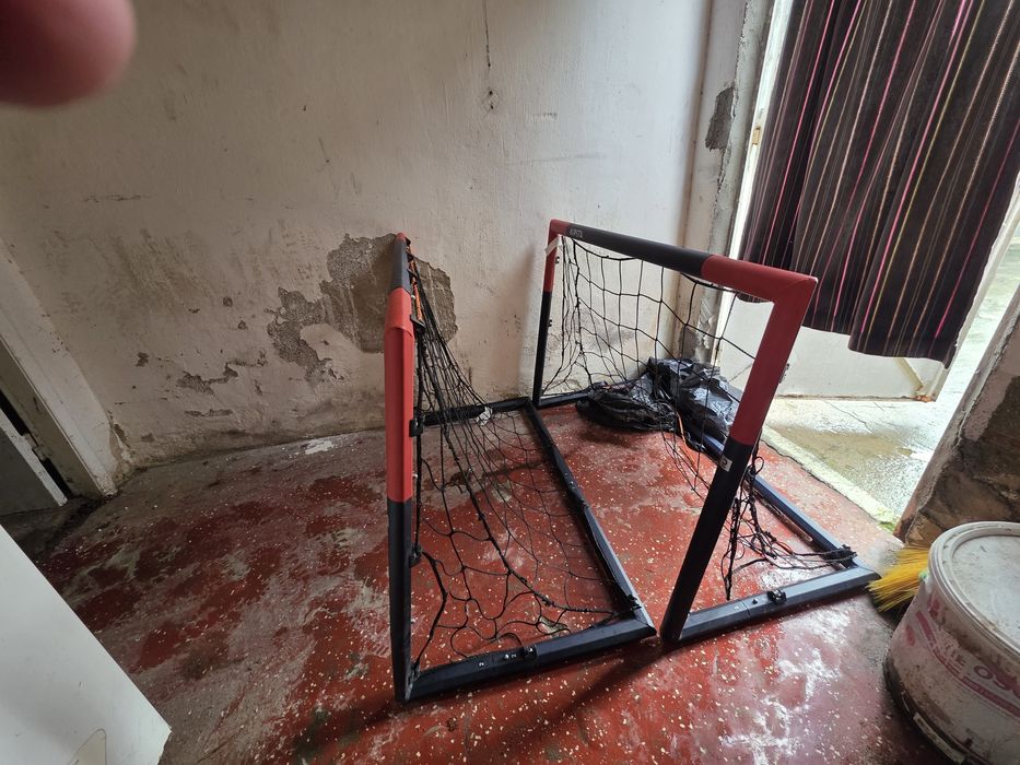 Duas balizas em otimo estado