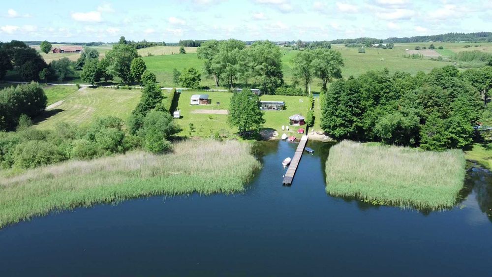 Domek nad jeziorem