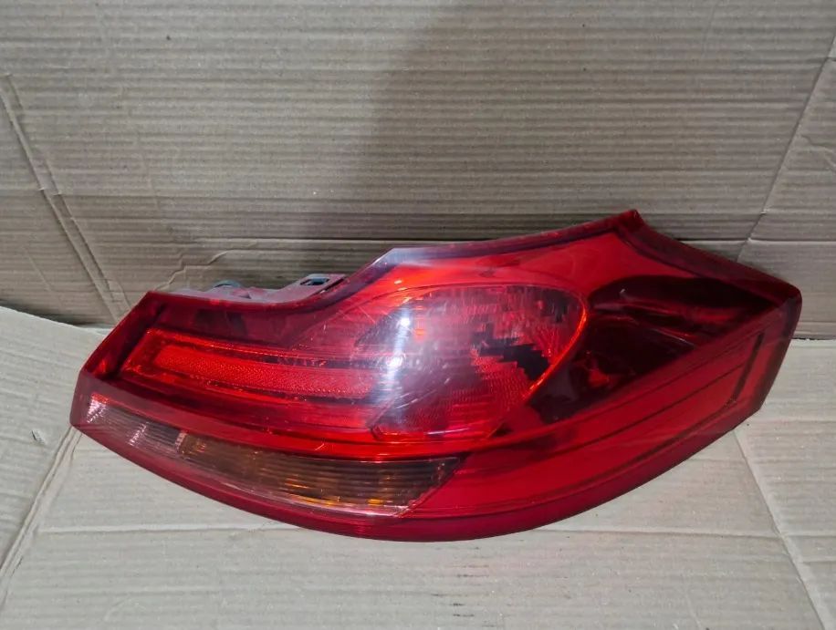 lampa prawa lewa tylna tył opel insignia a kombi