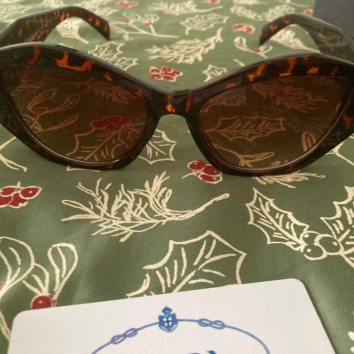 Очки Prada Sunglasses
