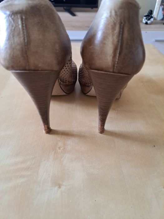 Sapatos de salto alto