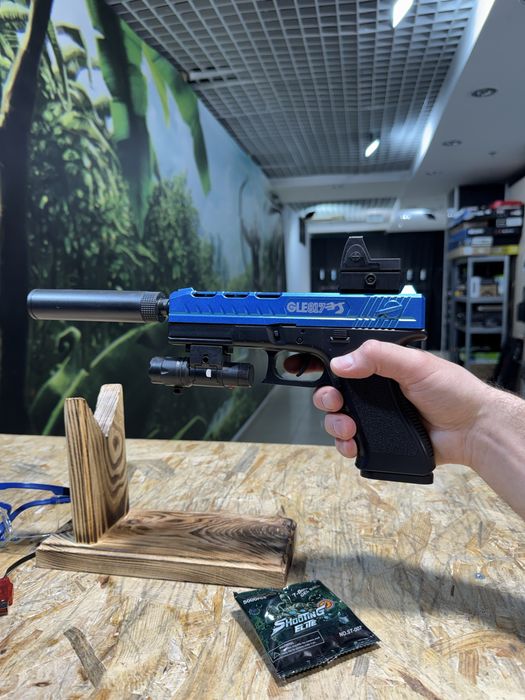 Пістолет Glock 17 з лазером, прицілом та 3 магазинами різної ємності