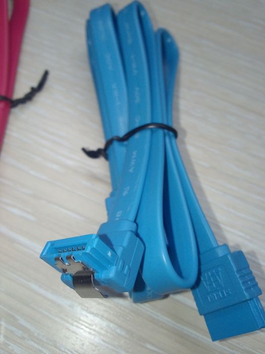 Кабель передачі даних SATA