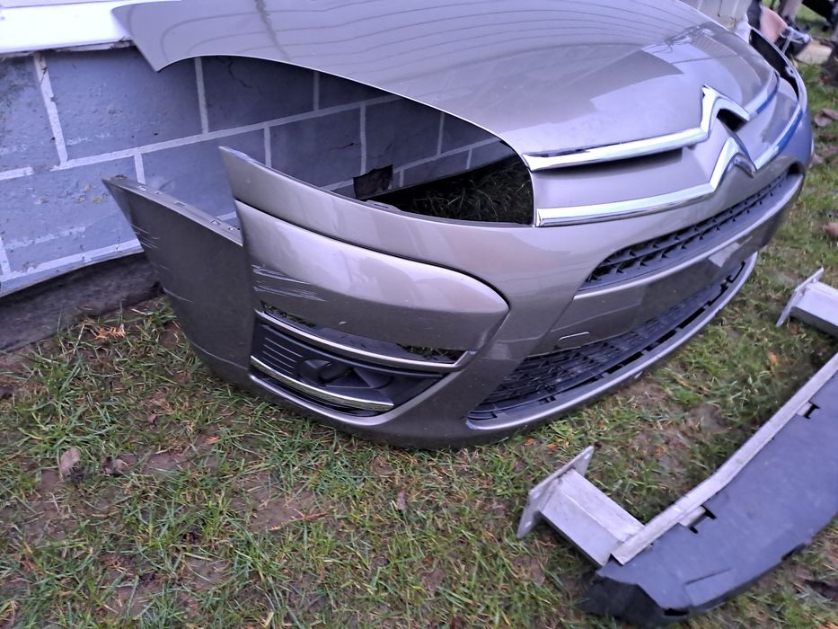 Бампер,капот,дзеркала Сітроєн Пікассо С4. 2013р.Перед комплектом.