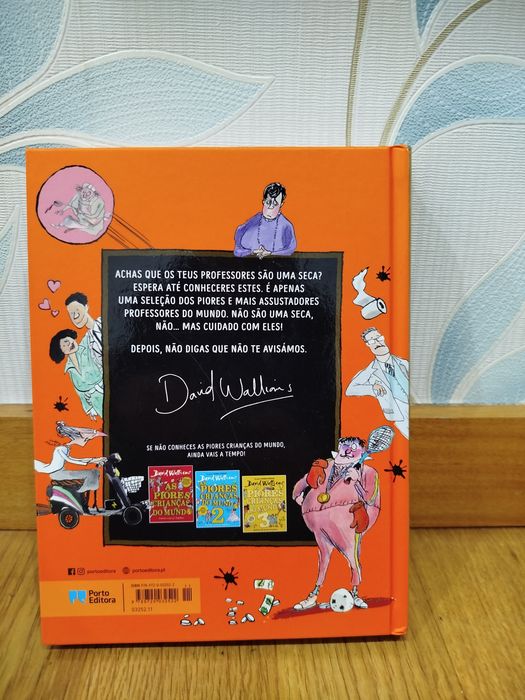 Livro: "Os piores profs do mundo" de David Walliams.
