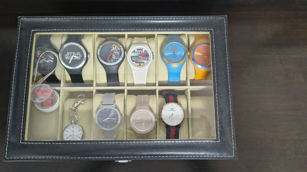 Zegarki damskie 10 sztuk, etui, pudełko, organizer na zegarki.