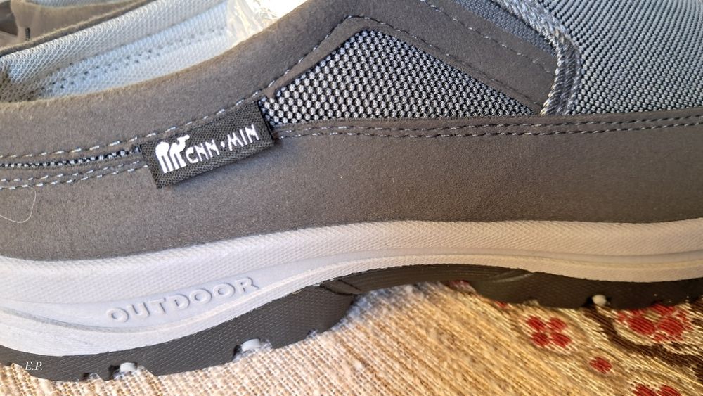 Buty sportowe wkładane klapki 42