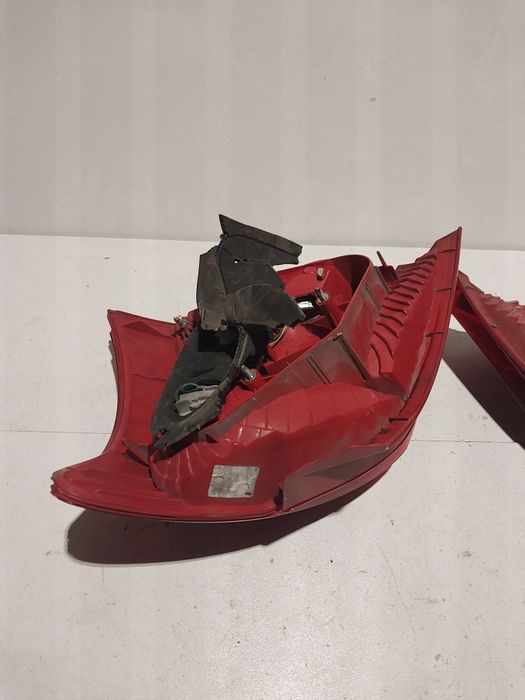 Toyota Yaris II tylna lampa prawa lewa tył prawa lewa