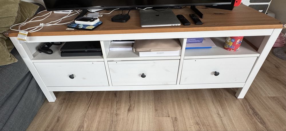 Móvel TV Ikea modelo HEMNES