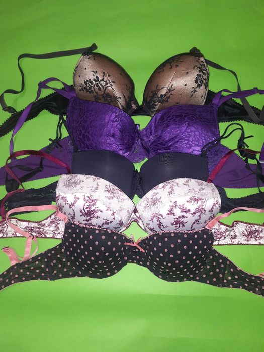 Бюстгальтери маленького розміру 70А