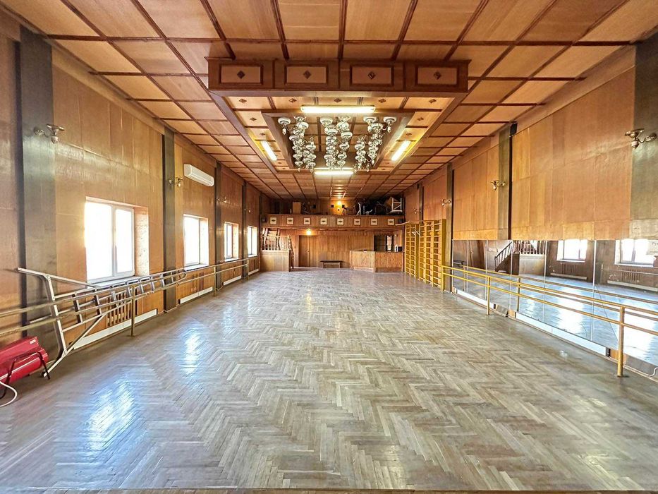 Продається нежитлове приміщення по вул.Дрогобицькій  2 пов.3-пов.буд.