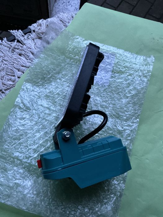 Прожекторна лампа робоча плюс павербанк на акумулятор makita електроін