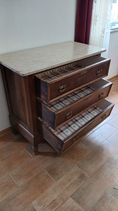 Cómoda e móvel de colocar em cima