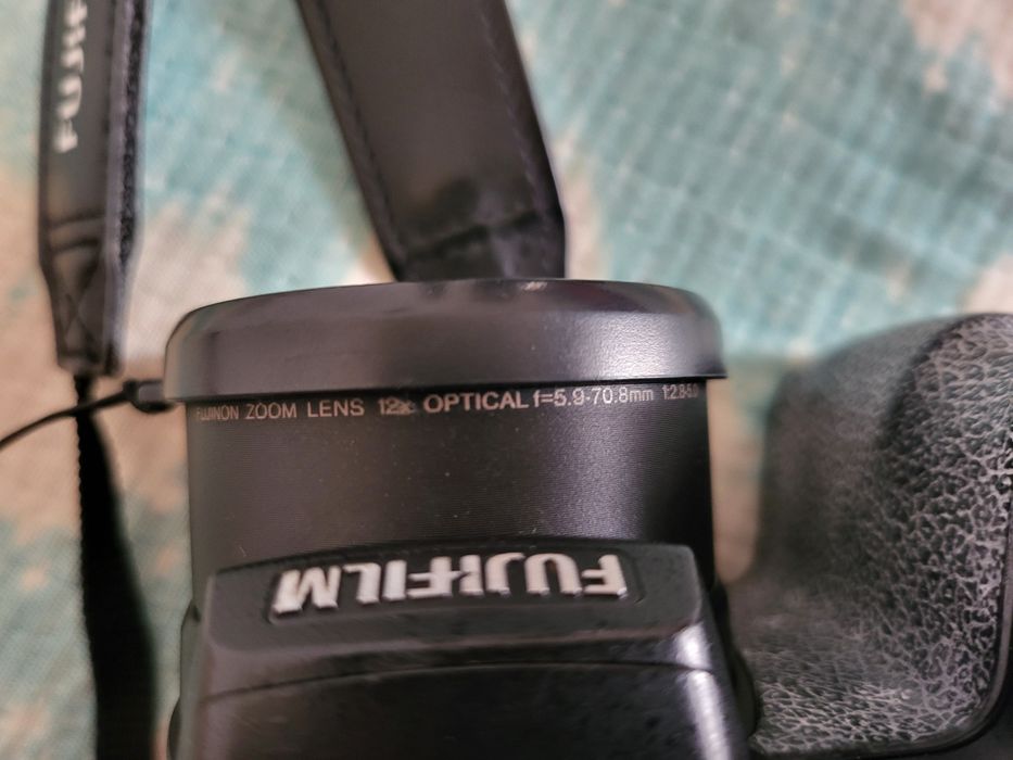 Máquina fotográfica FUJIFILM FINEPIX S1500+ bolsa de protecção Beje