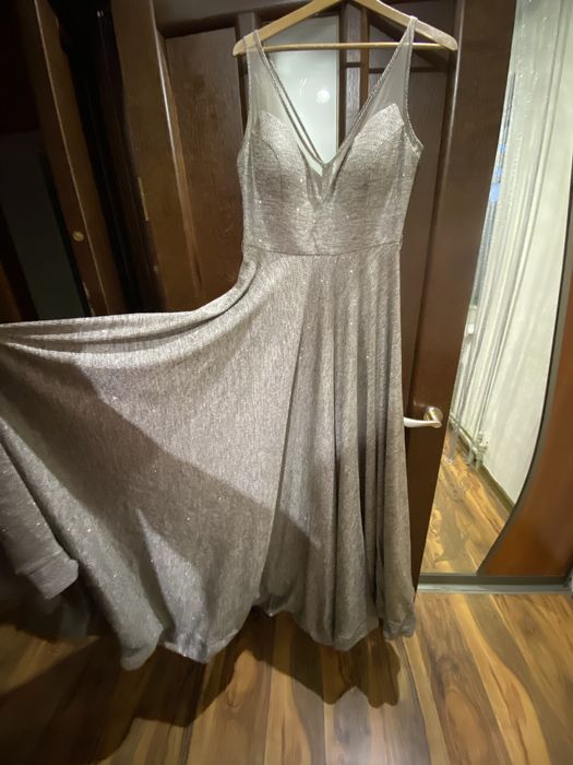 Розкішне вечірнє плаття сіро-оливкового кольору — ідеальний образ на випускний вечір