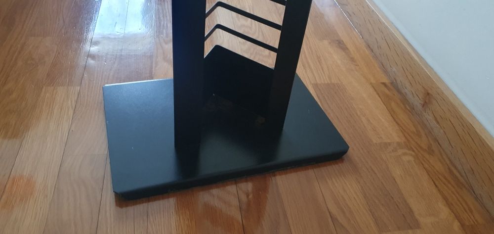 Torre em metal para CD
