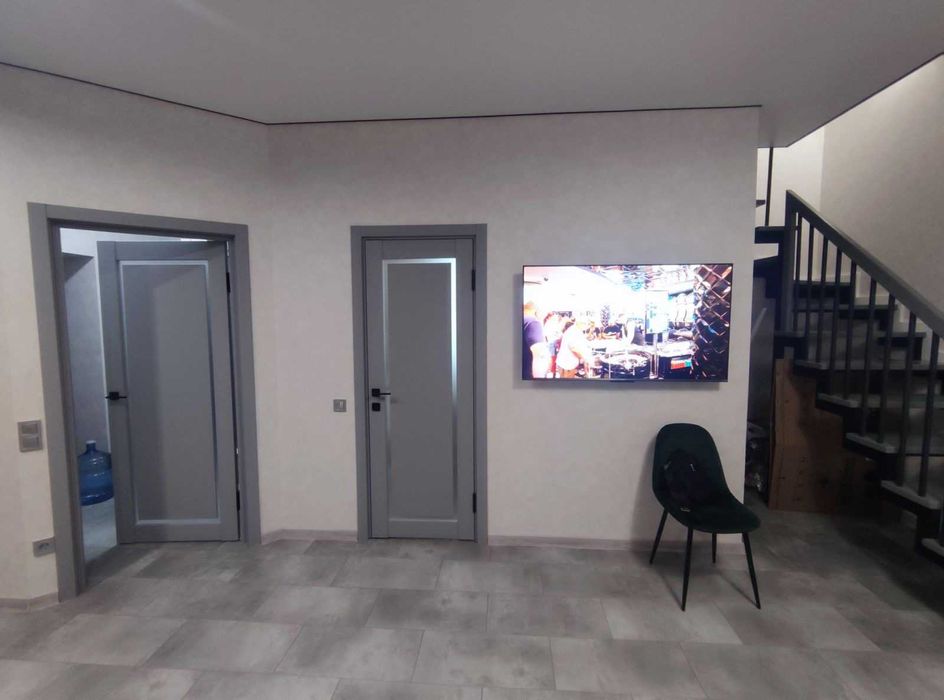 (3) Продам таунхаус З ремонтом Перемичка Агрономічне 4945