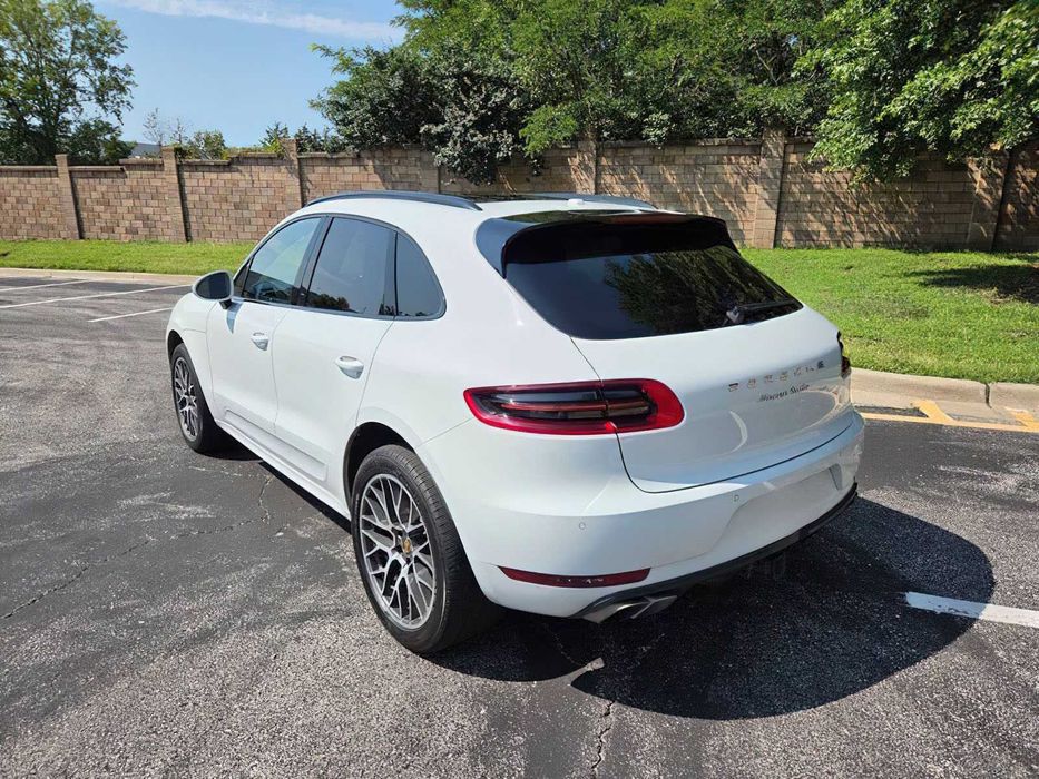Porsche Macan Turbo      2017