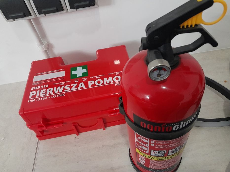 gaśnica i apteczka zestaw