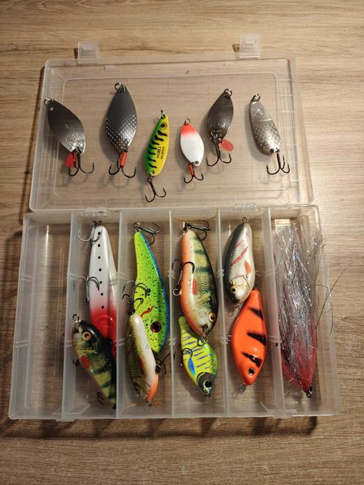 Zestaw przynęt spininngowych z pudełkiem