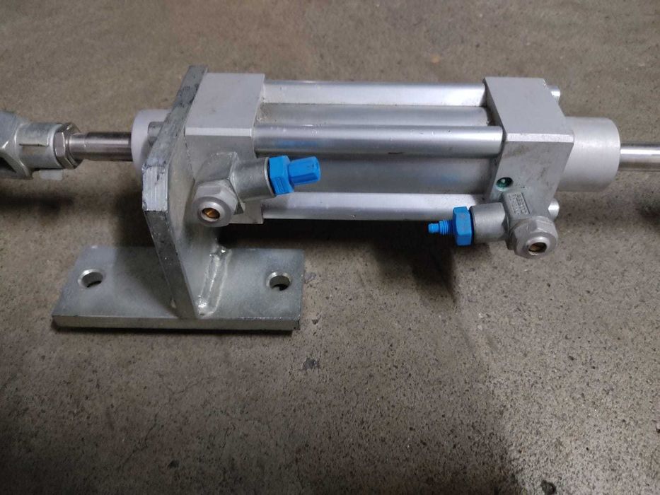 Cilindro com duplo veio suporte de fixação e 2 tirantes móveis (NOVO)