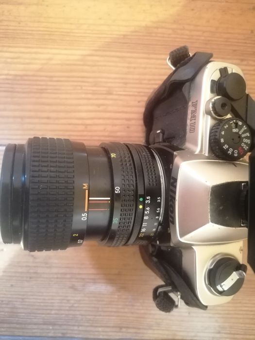 Nikon FM 10 com Flash Yashica C 220 auto