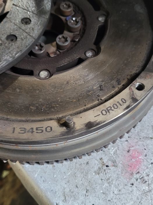 Sprzęgło tarcza docisk dwumasa komplet toyota Avensis t25 2.2D CAT