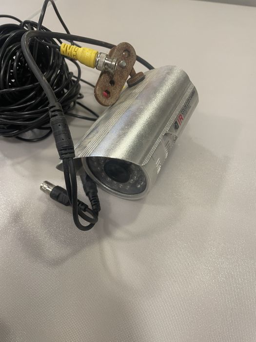 11 Câmaras de Vigilância + carregadores extra + cabos + gravador