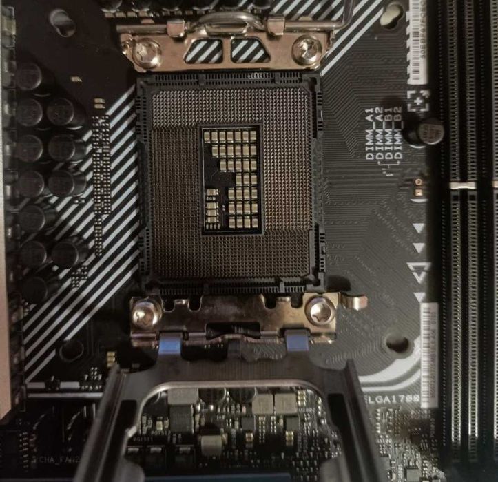 Материнська плата Asus Prime Z690