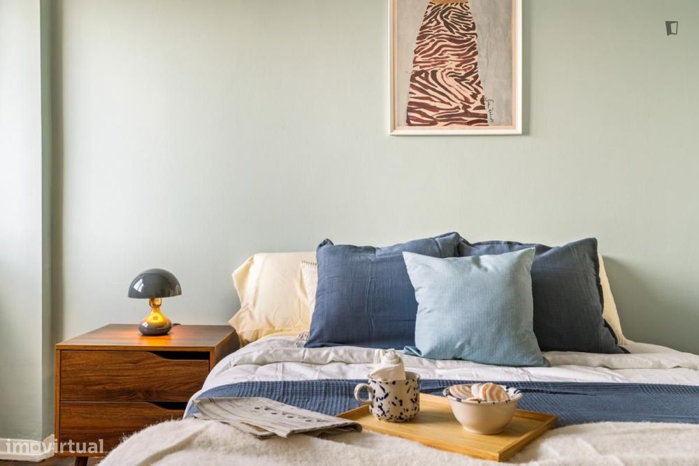 Quarto - localizado em Campolide Lisbon